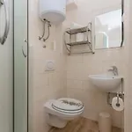 East Side Deluxe Apartment *