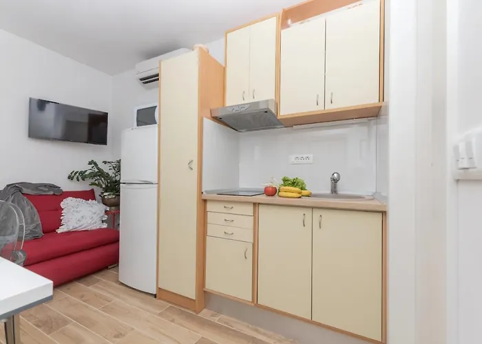 East Side Deluxe * Makarska