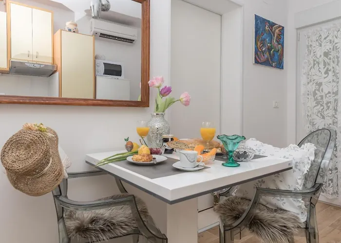 East Side Deluxe * Makarska